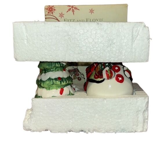 Fitz & Floyd 2013 Holly Hat Salt and Pepper Shaker - Picture 13 of 15